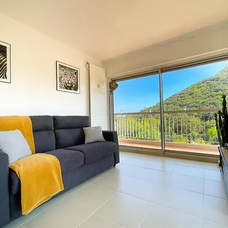 Beautiful With Private Pool And Balcony! Apartment