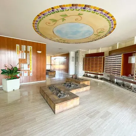 Beautiful With Private Pool And Balcony! Apartment