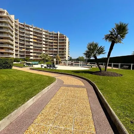 Beautiful With Private Pool And Balcony!
